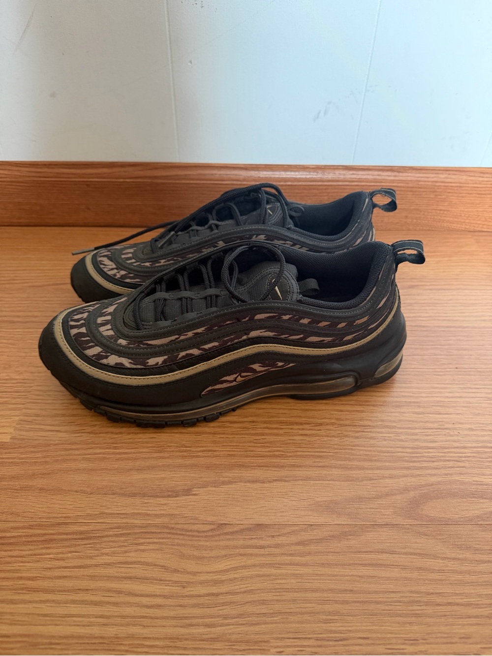 Nike Men's Black Air Max Sneakers - Size 10.5
